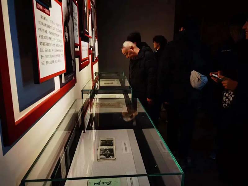 武汉顾连康复医院党支部组织党员走进武汉革命博物馆,开展“不忘初心·牢记使命”主题党日活动