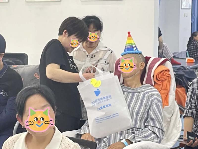武汉顾连康复医院为病友举办仪式感十足的生日party