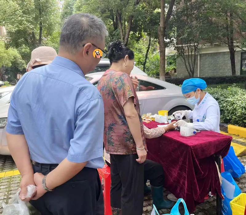 武汉顾连康复医院社区义诊:中医与疼痛管理的完美融合