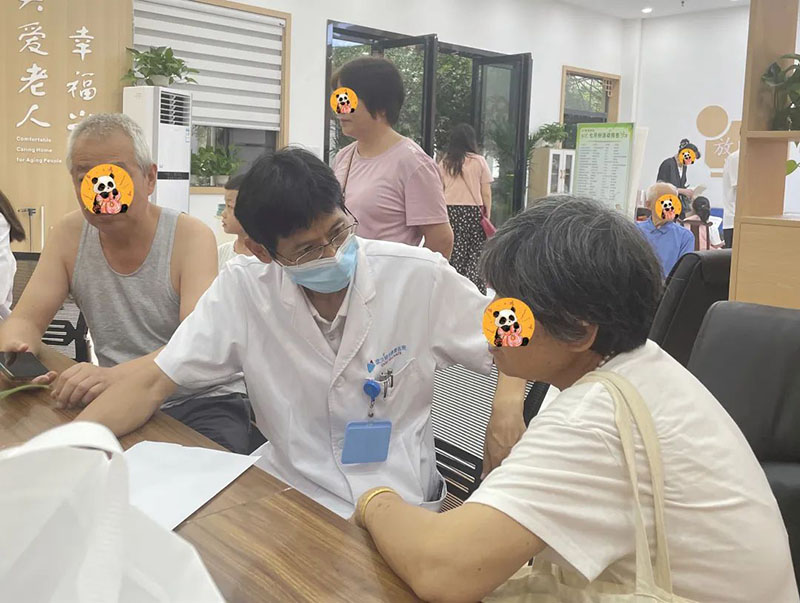 武汉顾连康复医院走进社区,暖心义诊搭起健康桥梁
