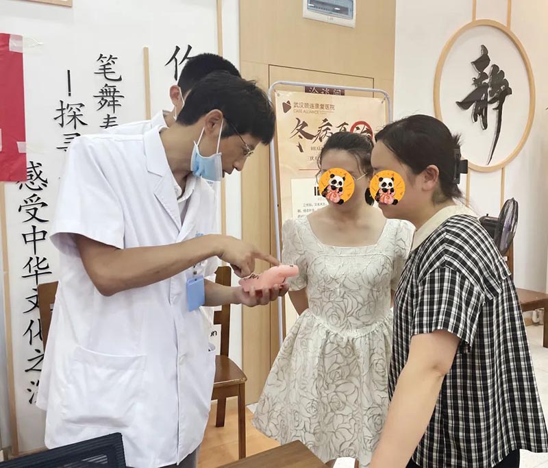 武汉顾连康复医院走进丁家山社区开展主题活动