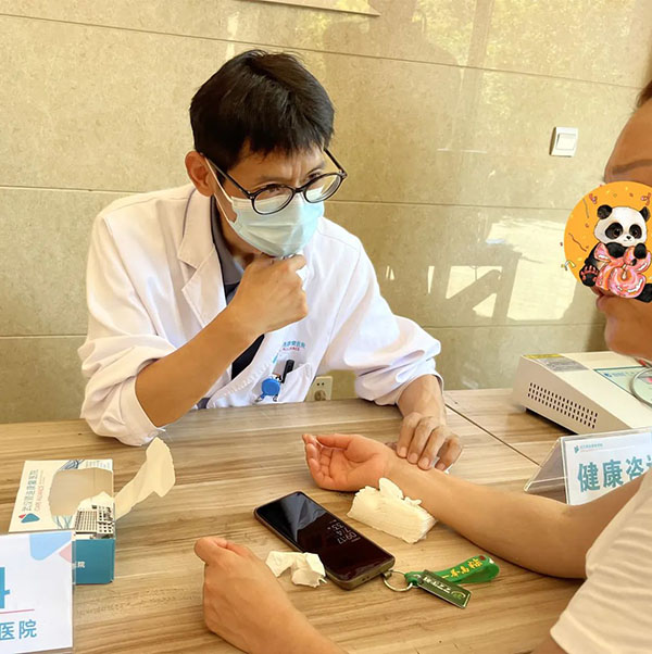 武汉顾连康复医院走进丁家山社区开展主题活动